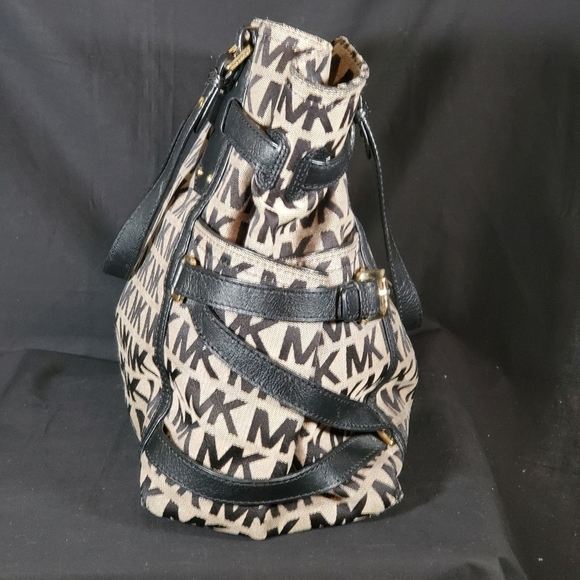 Large Michael Kors Gansevoort Bag - Picture 6 of 12